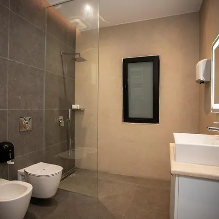 Klaus Center Hotell Tirana
