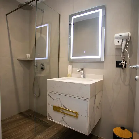 Klaus Center 4* Tiran