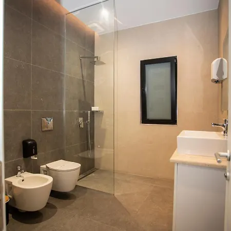 Klaus Center 4* 티라나