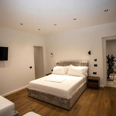 Klaus Center 4* טיראנה