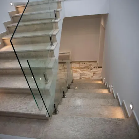 מלון Klaus Center 4*