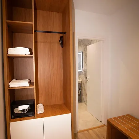 מלון Klaus Center