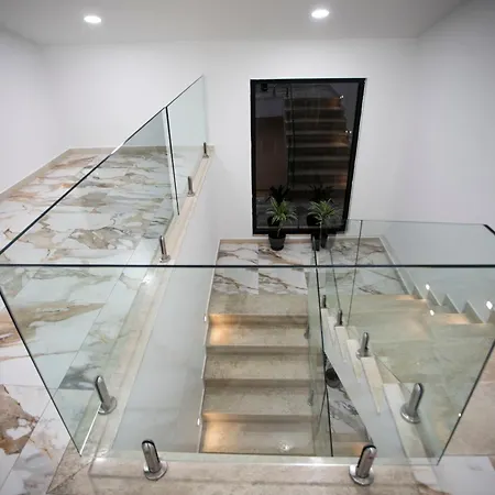 מלון Klaus Center 4*