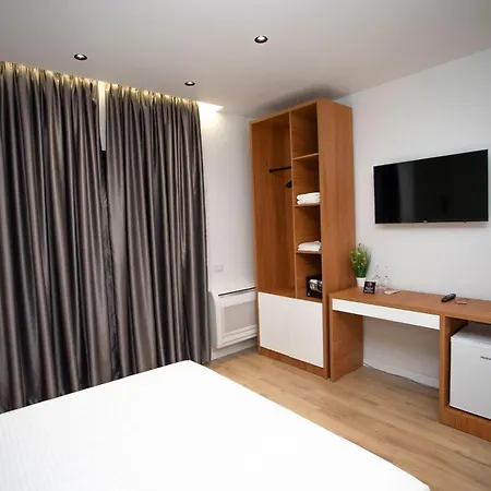 Klaus Center מלון 4*