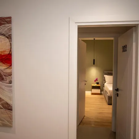 Klaus Center מלון 4*