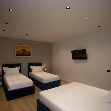 Klaus Center מלון