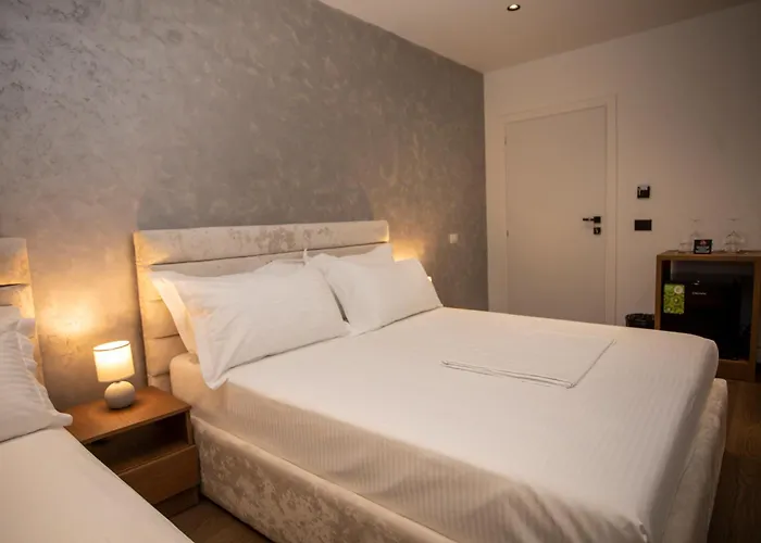 Klaus Center Hotell Tirana